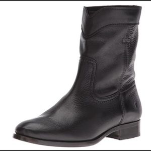 Frye women’s leather black boot - Cara roper short